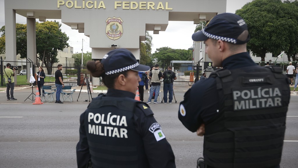 img-19ac72be7bd-desktop